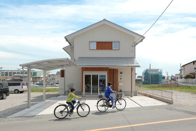 I様邸　バイク部屋のある家