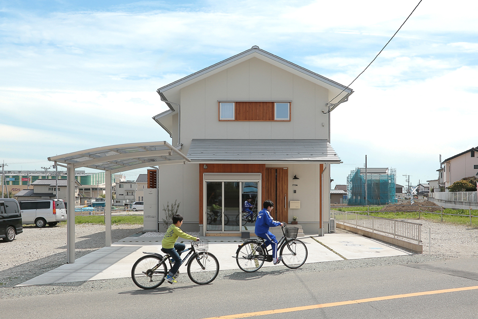 I様邸　バイク部屋のある家