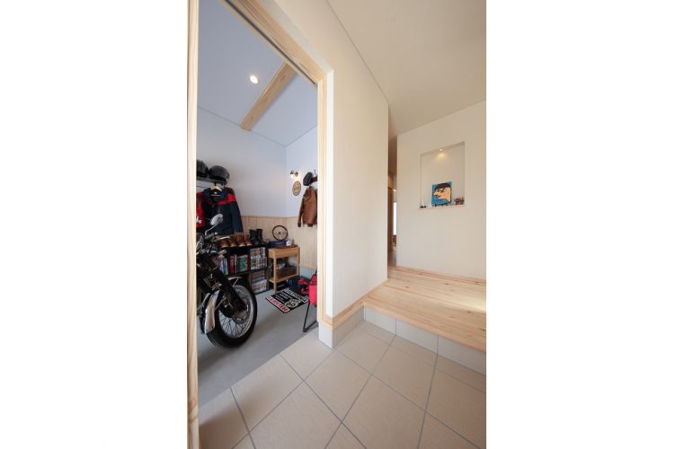 I様邸　バイク部屋のある家
