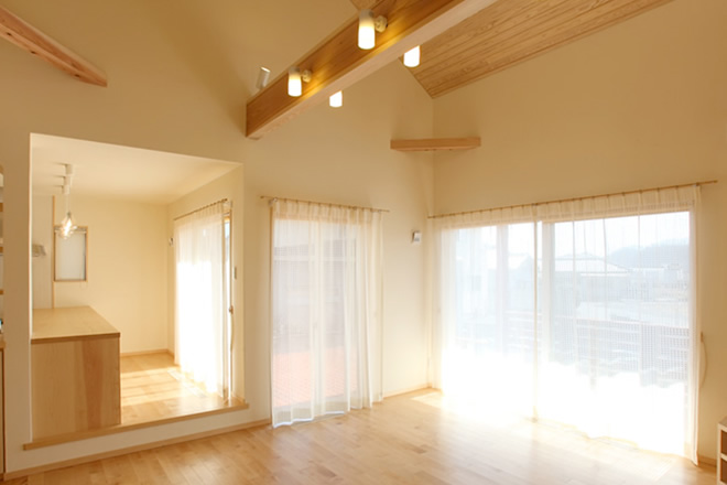 M様邸　木の薫りの陽光邸宅