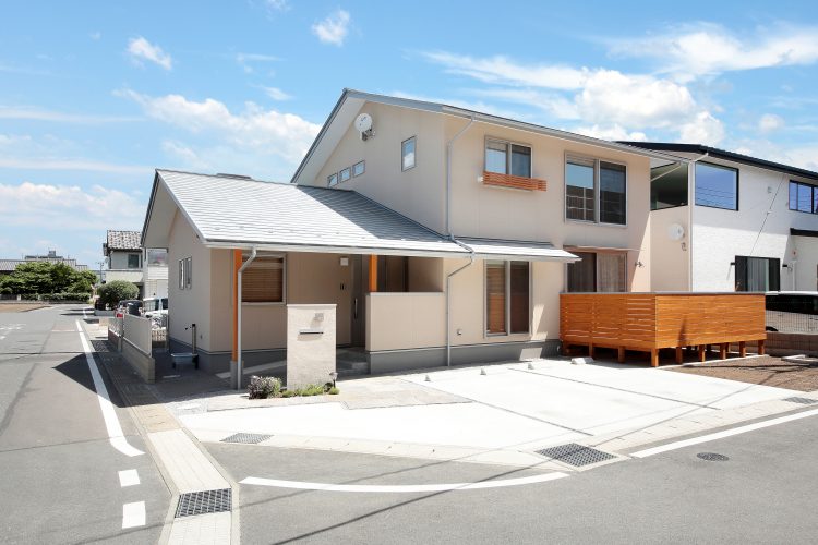 M様邸　佇まいで魅せる家