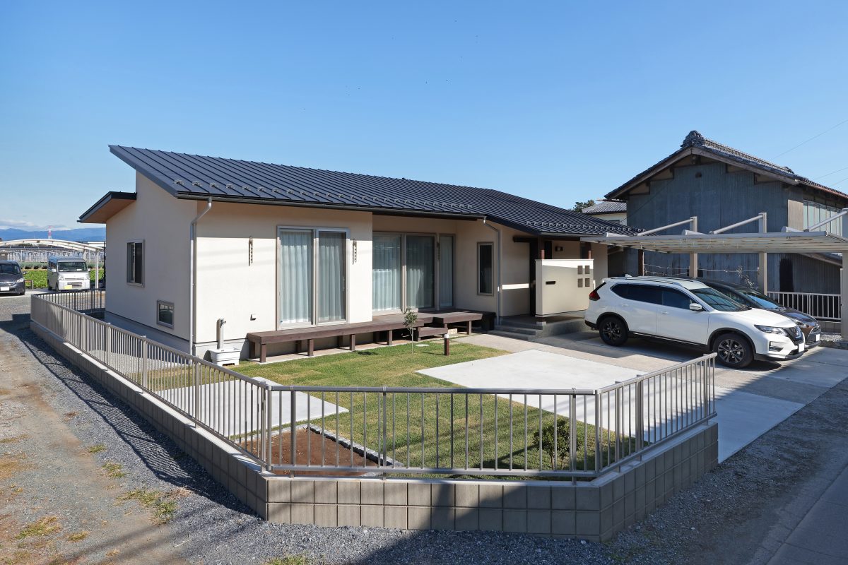 北窓採光の開放的な平屋の家（T様邸）