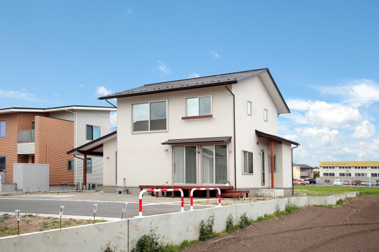 T様邸　降り注ぐ光のリビングの家
