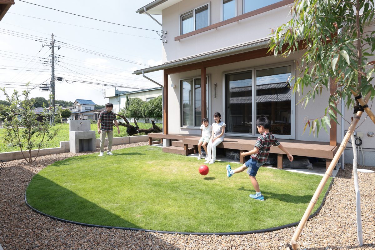 お庭とお家で楽しむ薪ストーブのある家（K様邸）