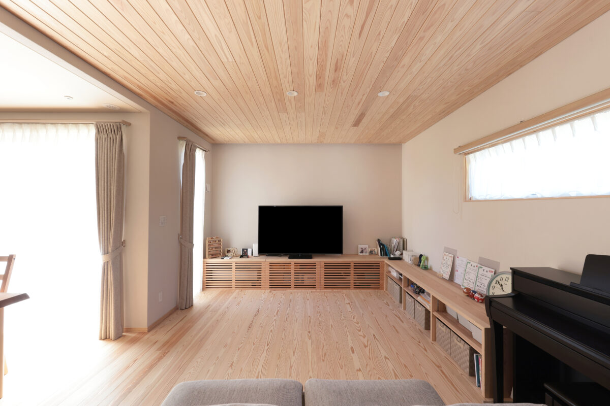 落ち着いた印象の寄棟屋根の家【M様邸】