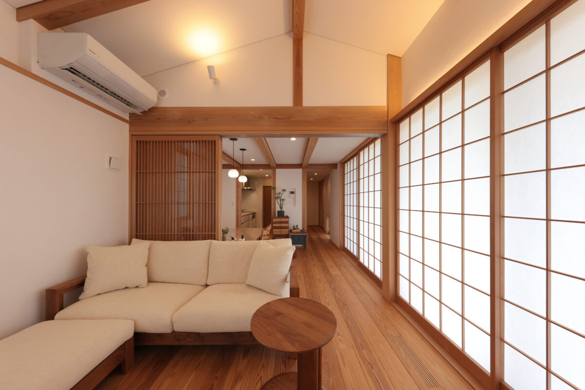 三角形の敷地に建つT字の平屋【T様邸】