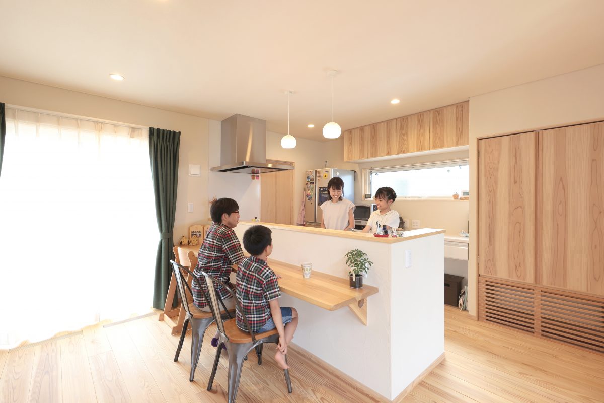 お庭とお家で楽しむ薪ストーブのある家（K様邸）