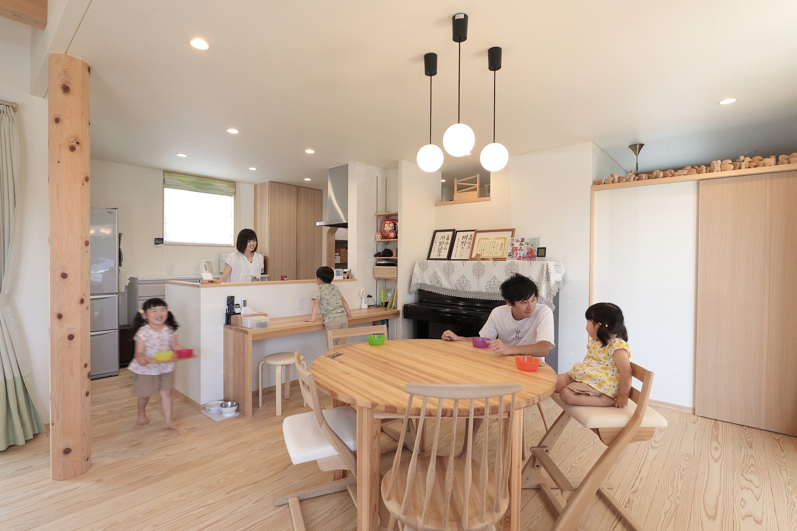 親戚が集う大きなリビングを備えたかわいい家（K様邸）