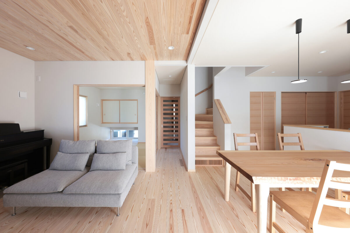 落ち着いた印象の寄棟屋根の家【M様邸】