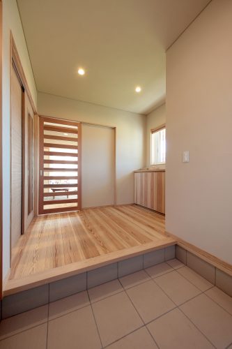 Ｉ様邸　大きな玄関と木のぬくもり感じる住まい
