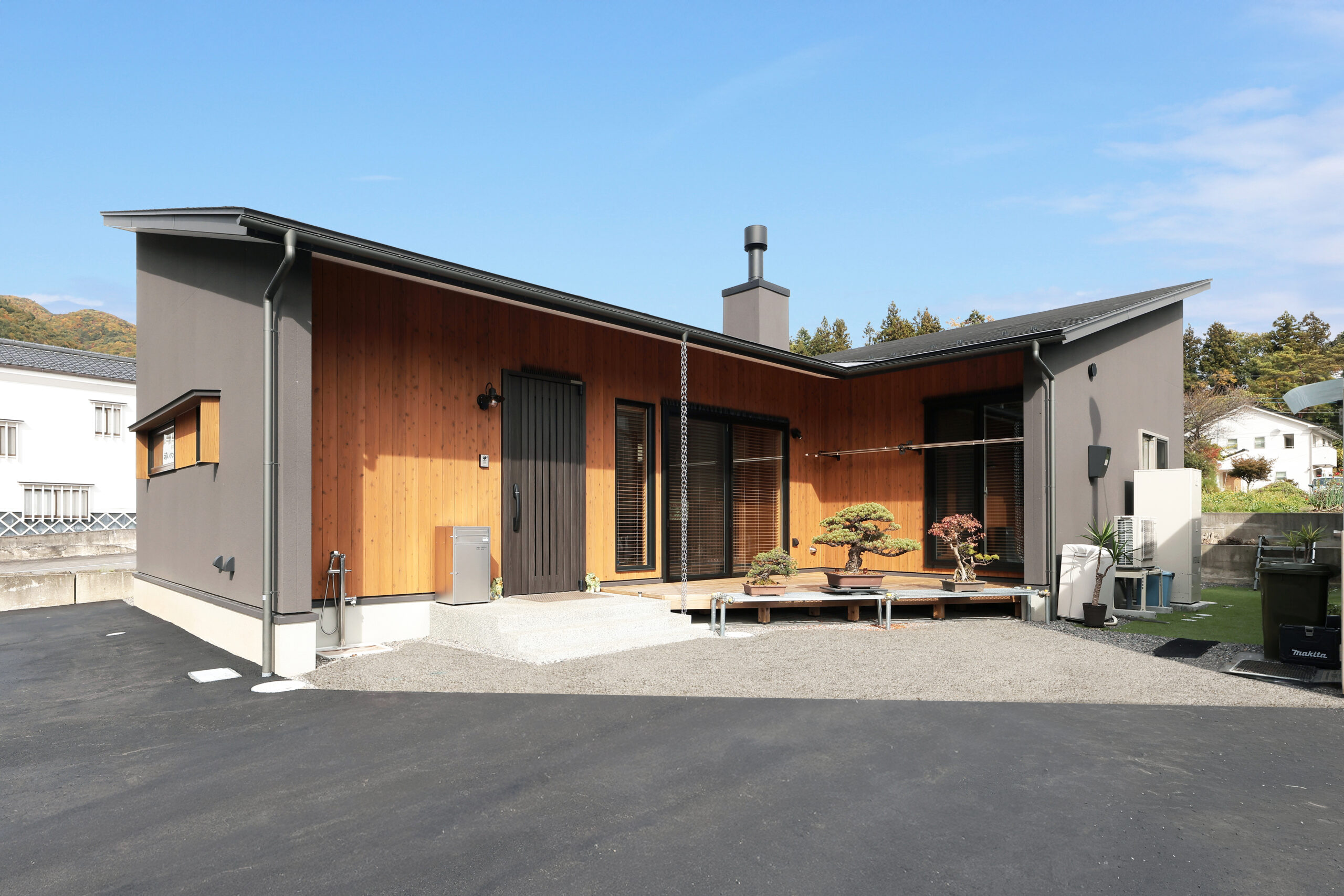 土間に薪ストーブがある平屋【U様邸】