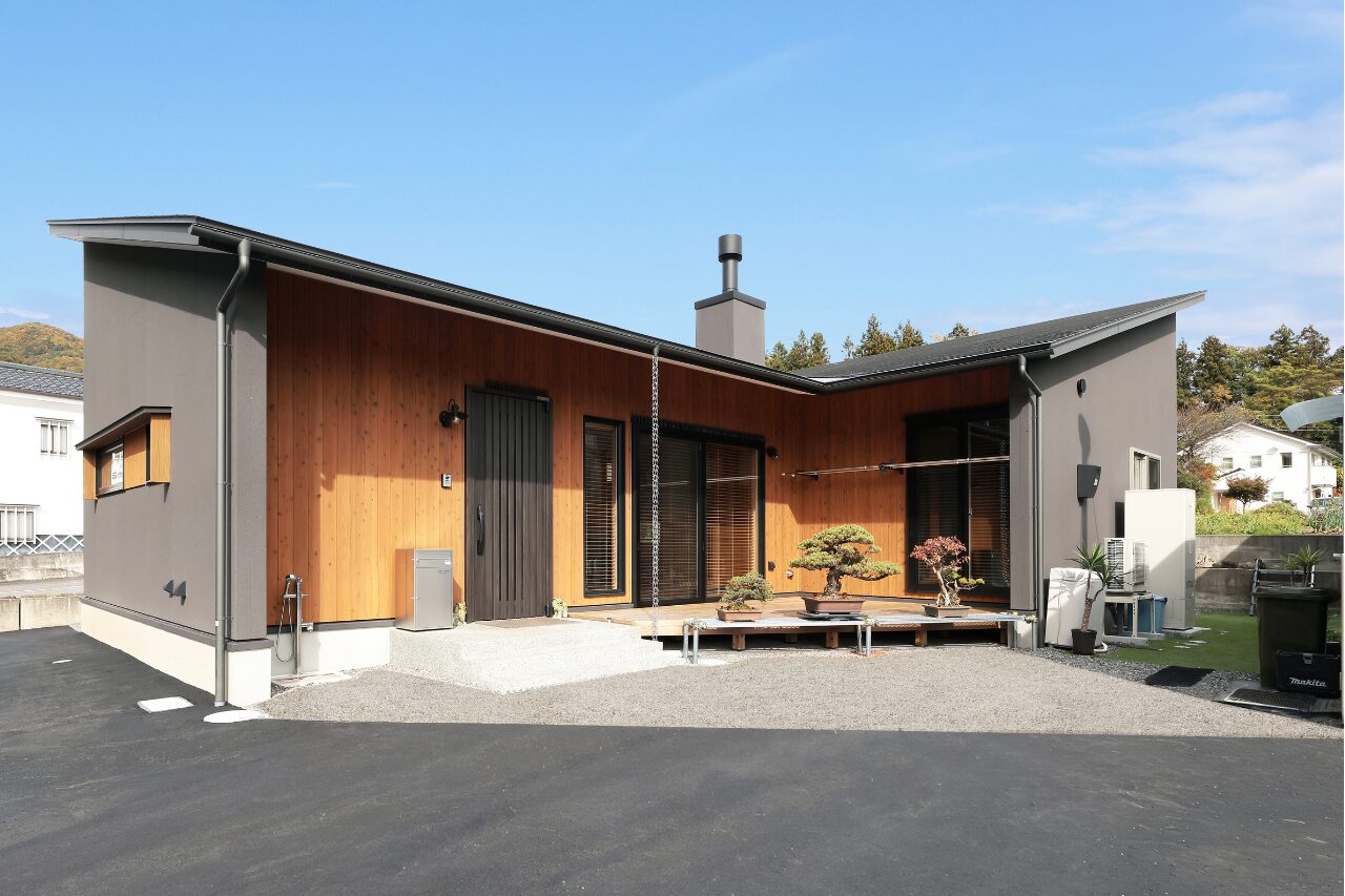 土間に薪ストーブがある平屋【U様邸】