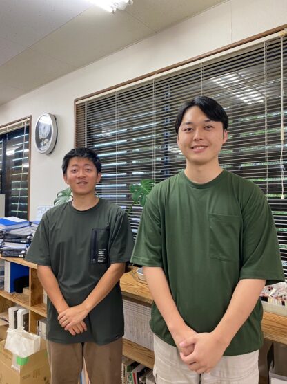 斉藤林業スタッフ 左:萩原 右:寳木