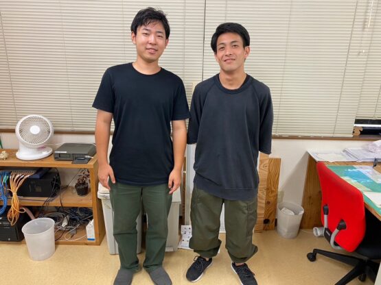 斉藤林業スタッフ 左:佐竹 右:田島