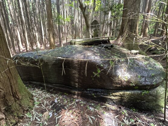 堅破山の「太刀割石」（横山）斉藤林業スタッフブログ